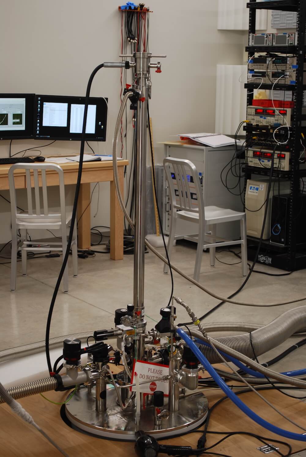 Cryostat with 20T Magnet (Kelvinox)